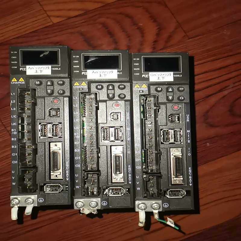 基恩士伺服驱动器SV-020L2，200W，无接线端子，成色~议价