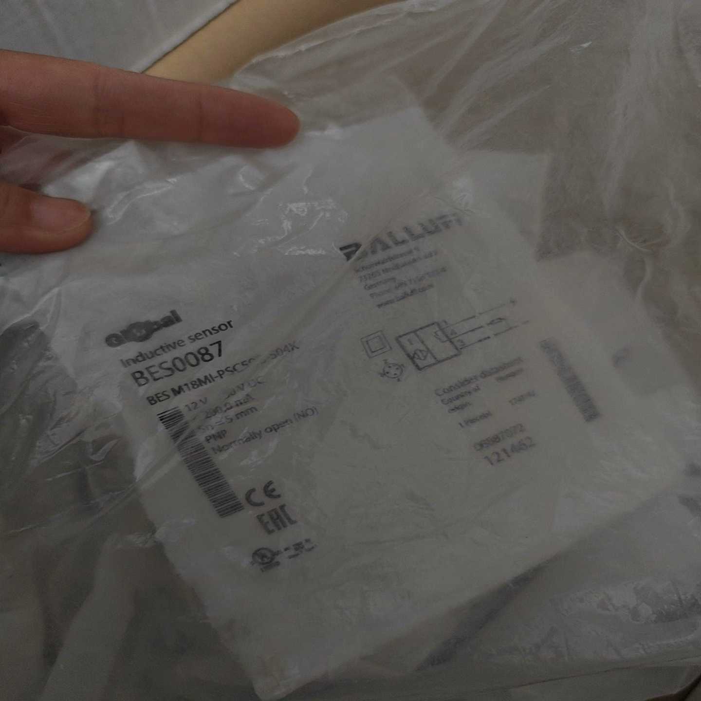 询价~BALLUFFBES0087巴鲁夫接近开关传感器BE