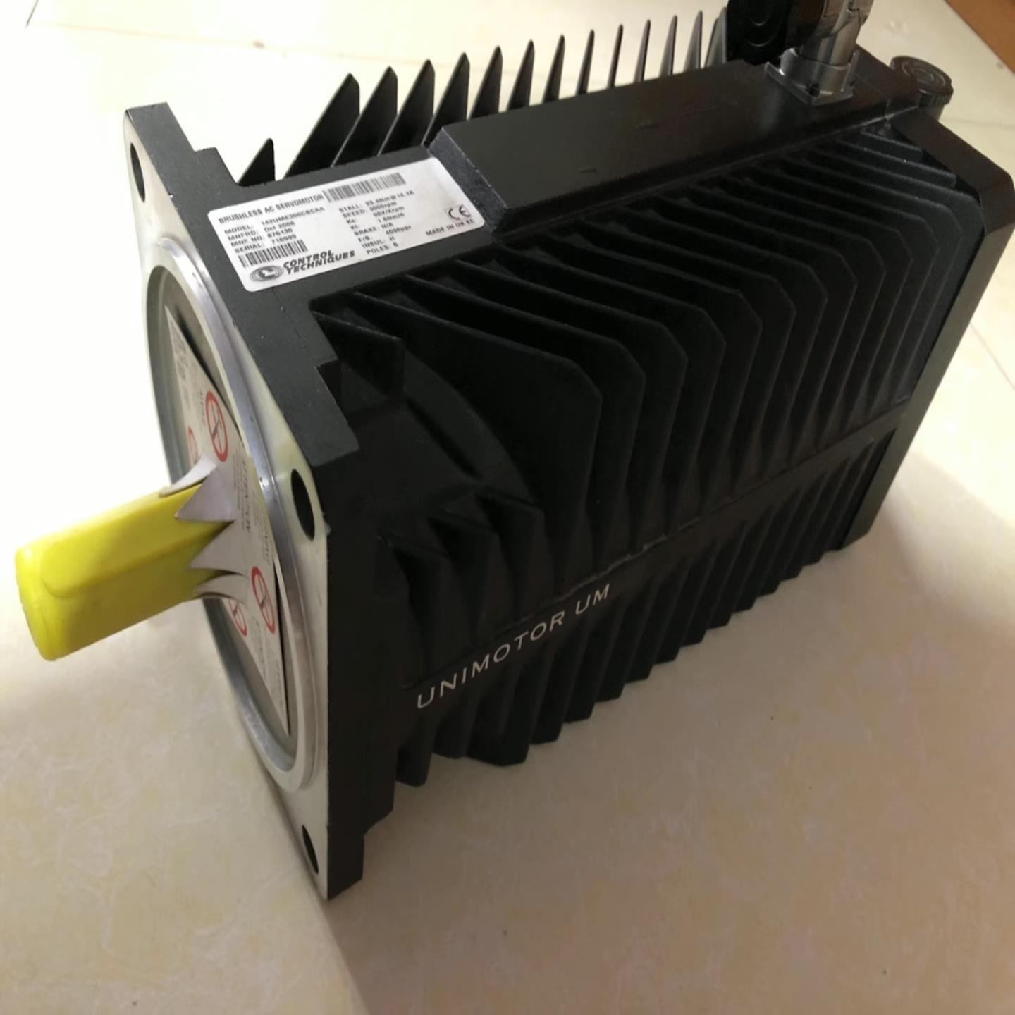 142UME300CBCAA 实物照.销（佳毅工控）