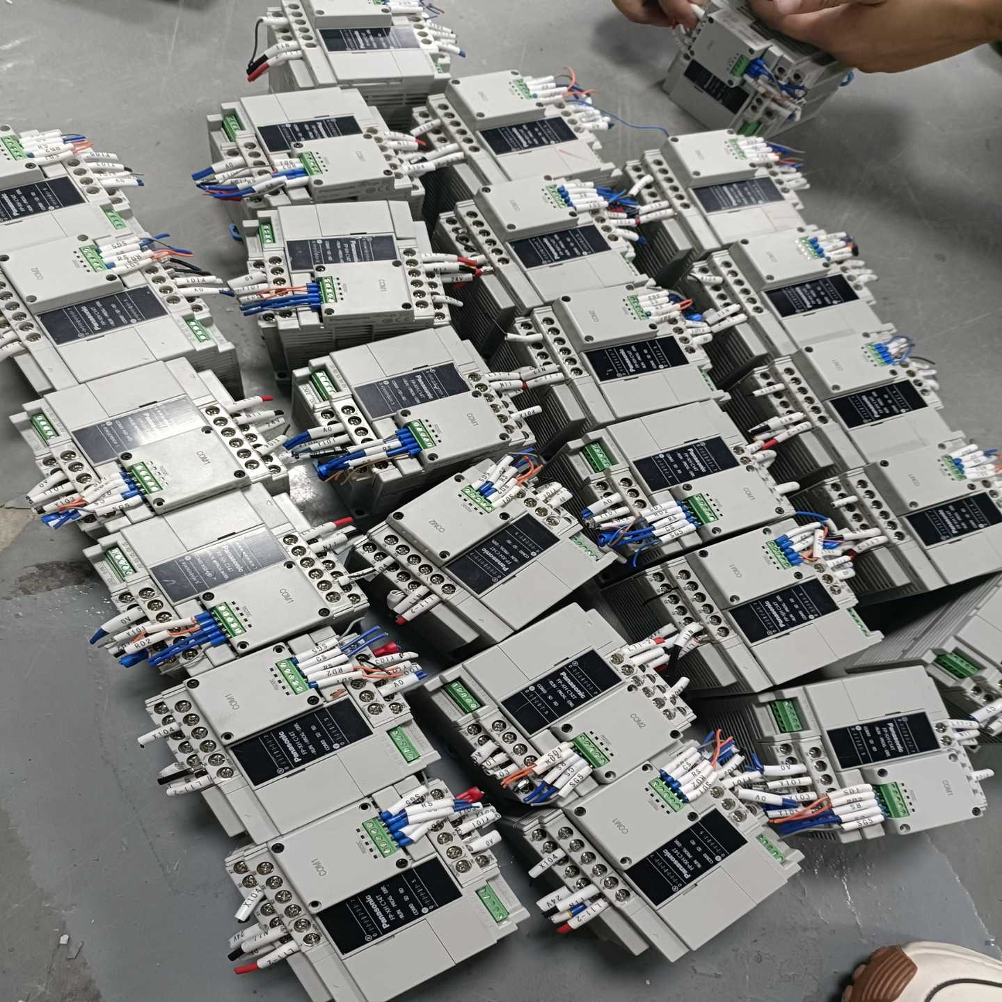 议价松下PLC、AFPXHC14T-F、AFPX-COM1、成色