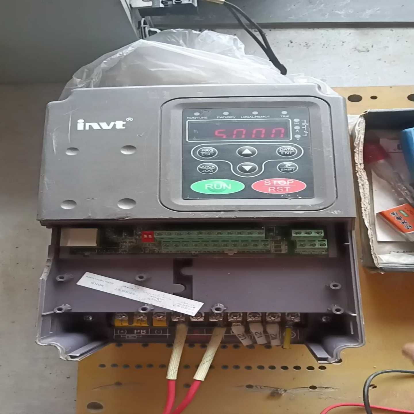 英威腾变频器CHE100A-004G/5R5P-4 4KW/(gg设备)