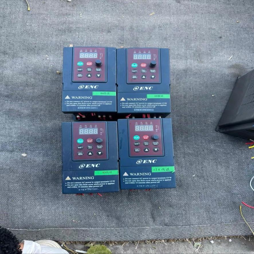 【请询价】易能变频器EDS800-2S0007N三台075kw 22