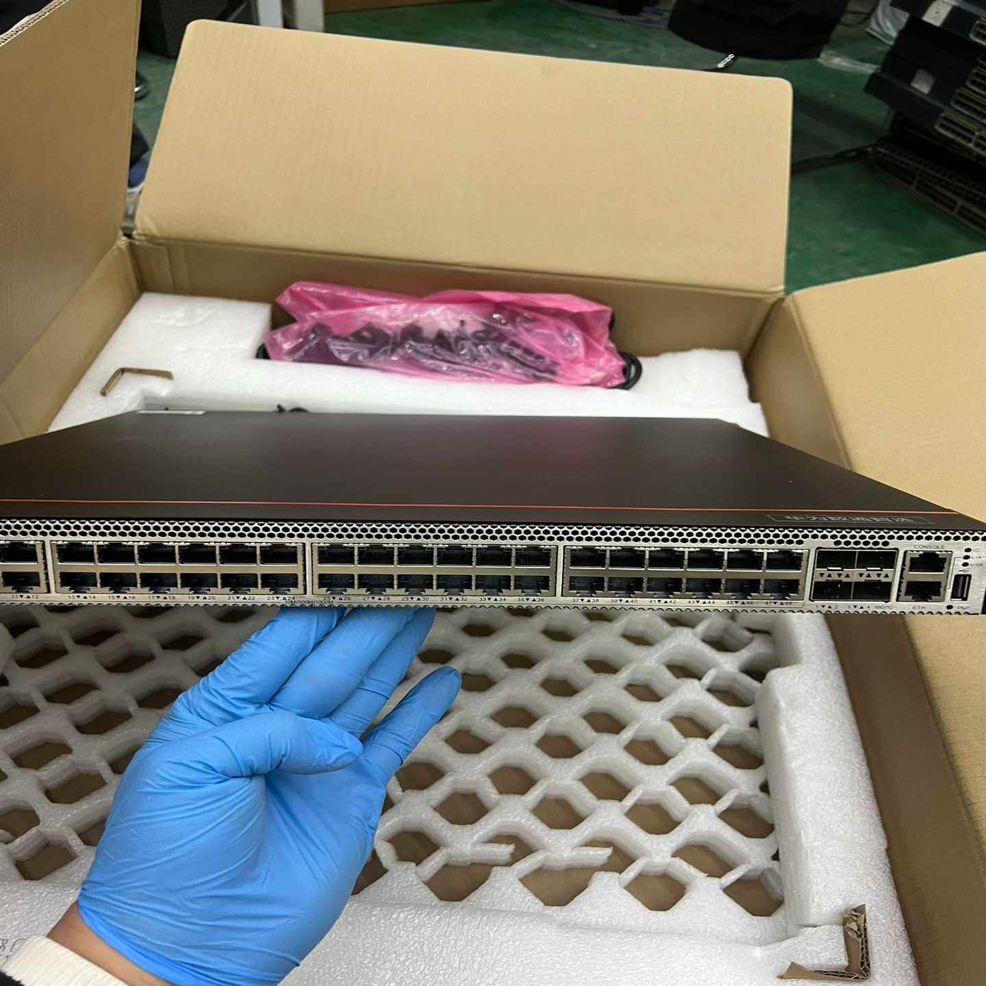华为智选 S5735S-S48T4X  全新原装 实物拍摄
