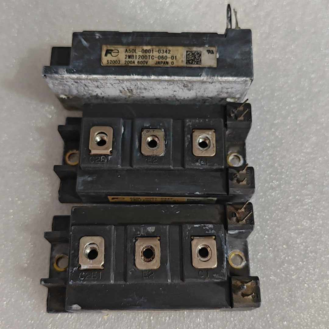 2MBI200TC-060-01  2个 实物图包上~议价