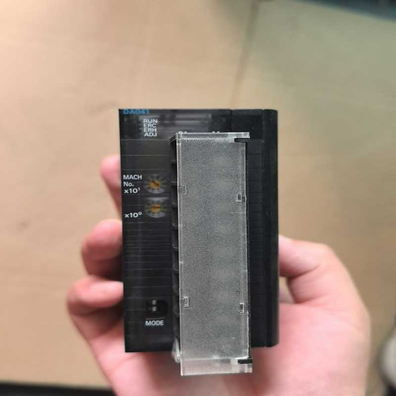 PLC CJ1W-DA041一台，未使用，没有包装~询价