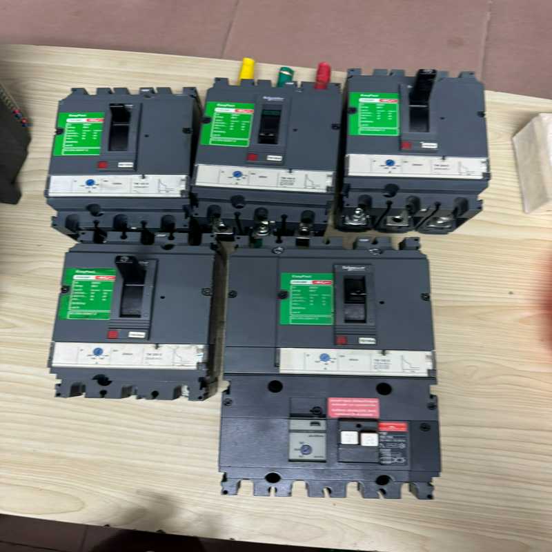 议价施耐德CVS100F  CVS160F  二手拆机，功能好，