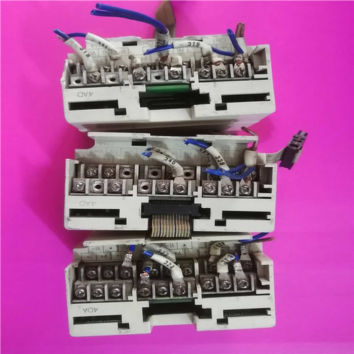 三菱  FX2N-4DA一个/300，FX2N-4AD两个，【侨报商行】