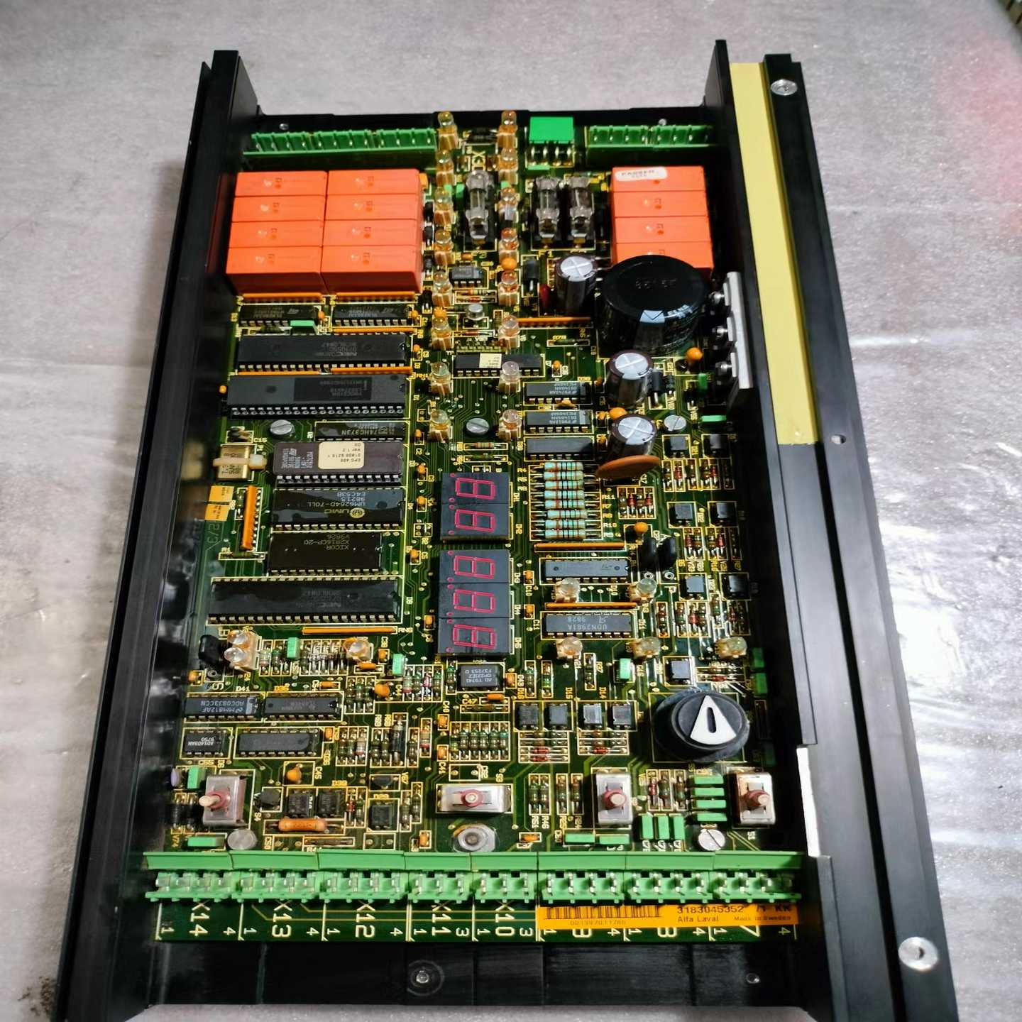 议价alfa lavaf 分油机EPC400，二手功能正常。有意