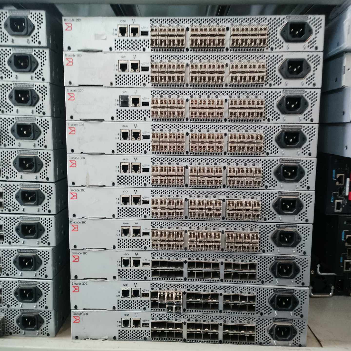 博科 300 8gb SAN存储交换机8口 16口   24