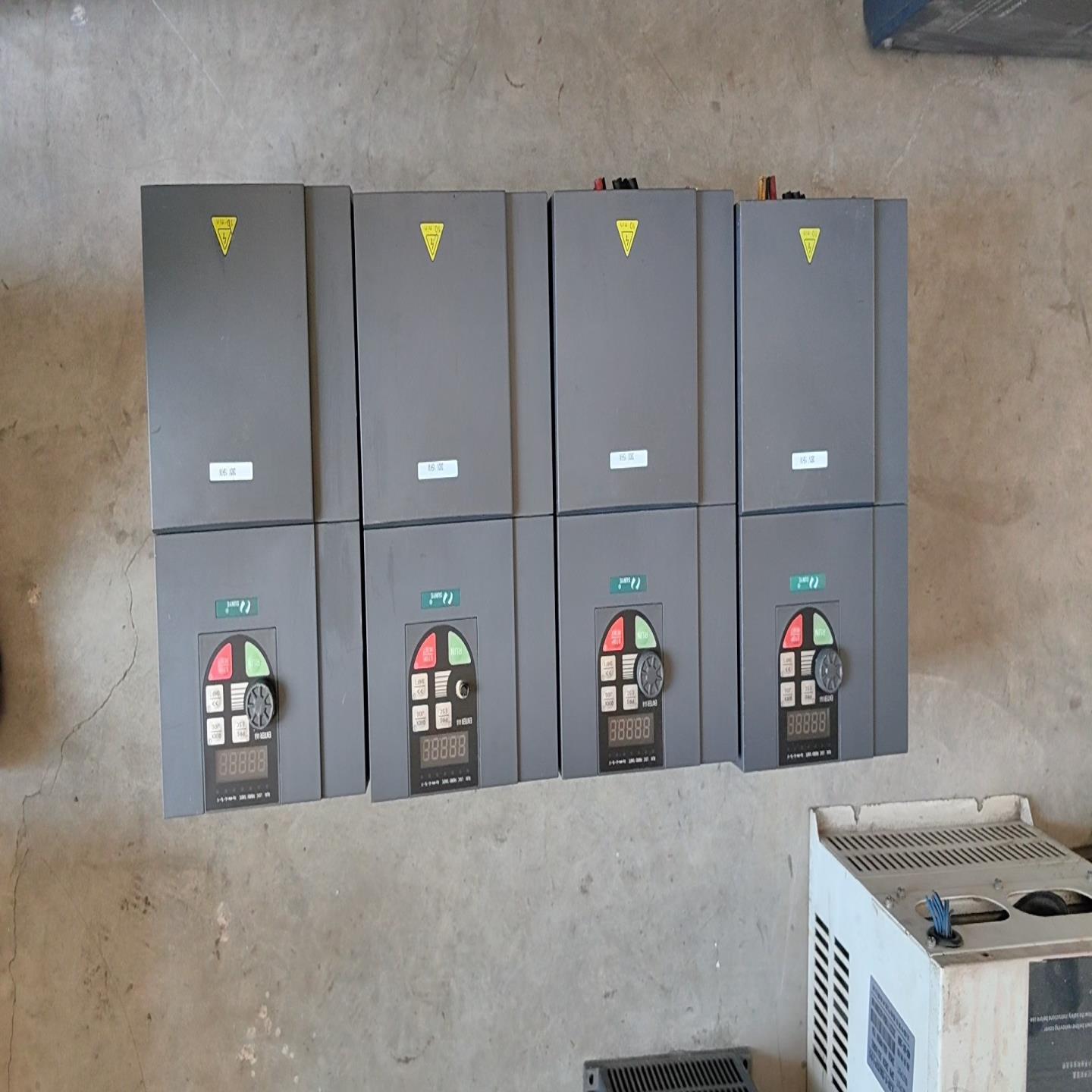 日业CM800-4T015B变频器功能正常成色如图的联系询价