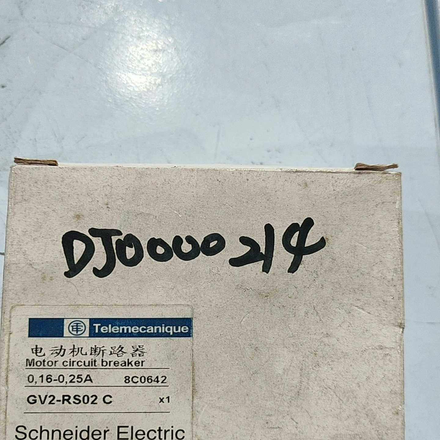 施耐德马达断路器GV2-RS02C电动机保护用开关，实物如图~议价