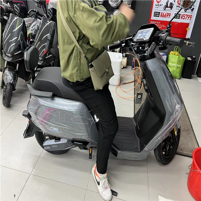 小牛电动车NXT一体坐垫原厂儿童座椅加大加宽脚踏板小牛NT储
