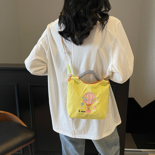 刺繡單肩包女百搭輕便手挽包新款 日系潮流時尚 休閑小眾手提斜挎包