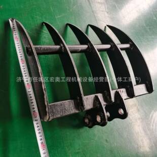 挖机前端属具草耙子松土器翻地除草果园大棚通用型耙子挖掘机