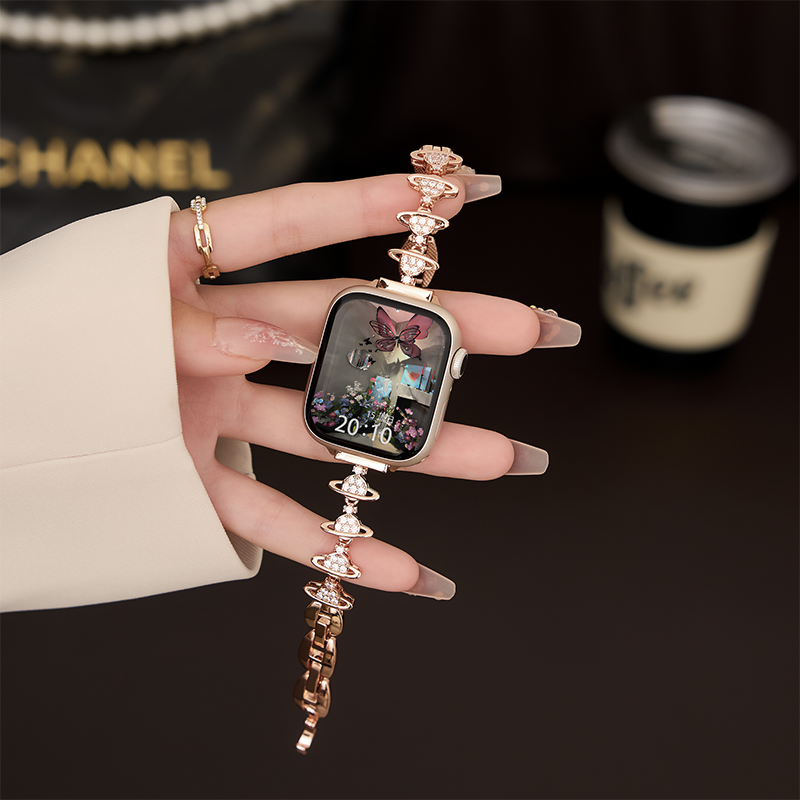 适用iWatchS10苹果手表表带applewatch9高级轻奢细钻S8/7/6代爆款土星链式Ultra2/1金属SE小香风透气女款表链