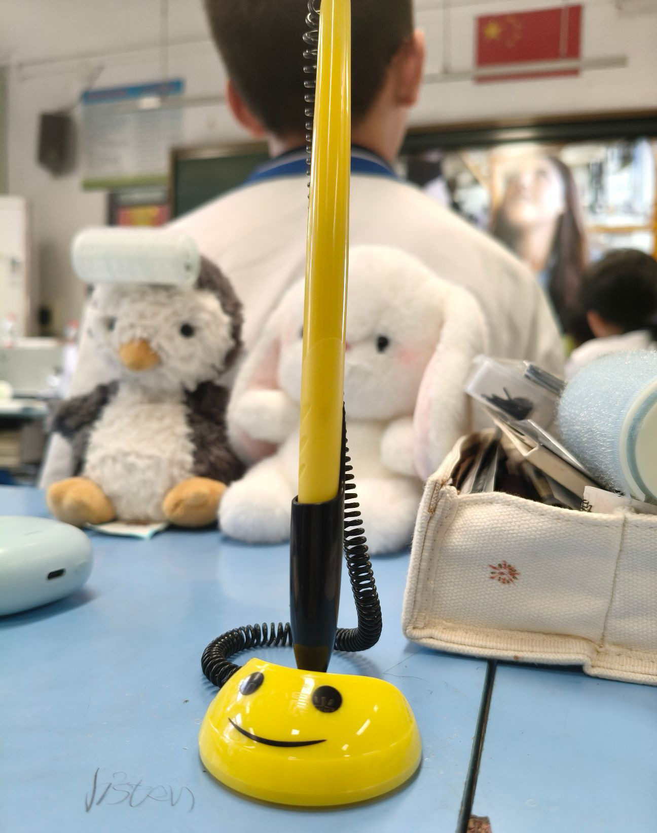 台笔柜台笔固定签字笔微笑桌面前台笔座带线圆珠笔商务中性笔黄色