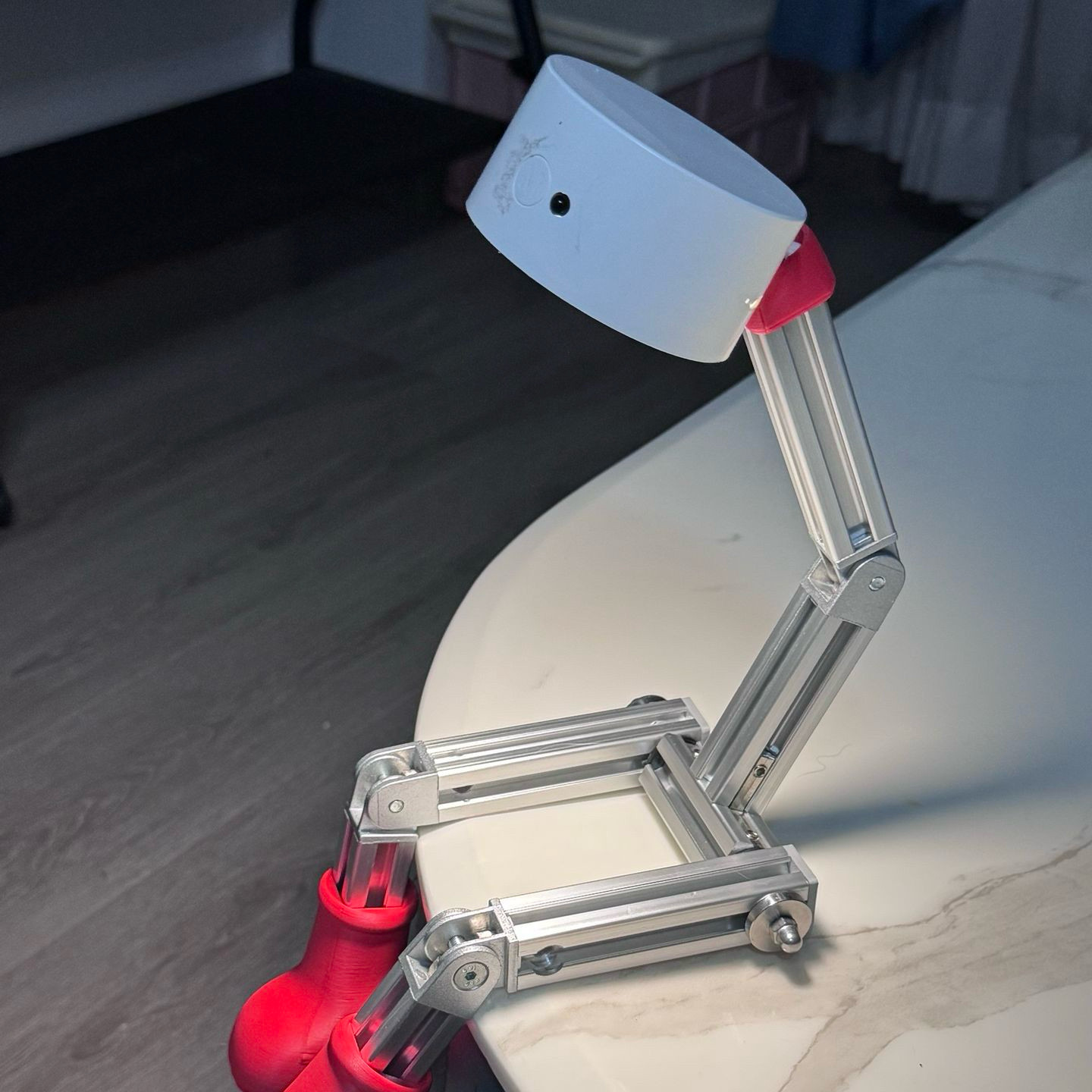 制作机器人台灯触摸简约可爱小夜灯氛围灯智能三档变光护眼灯