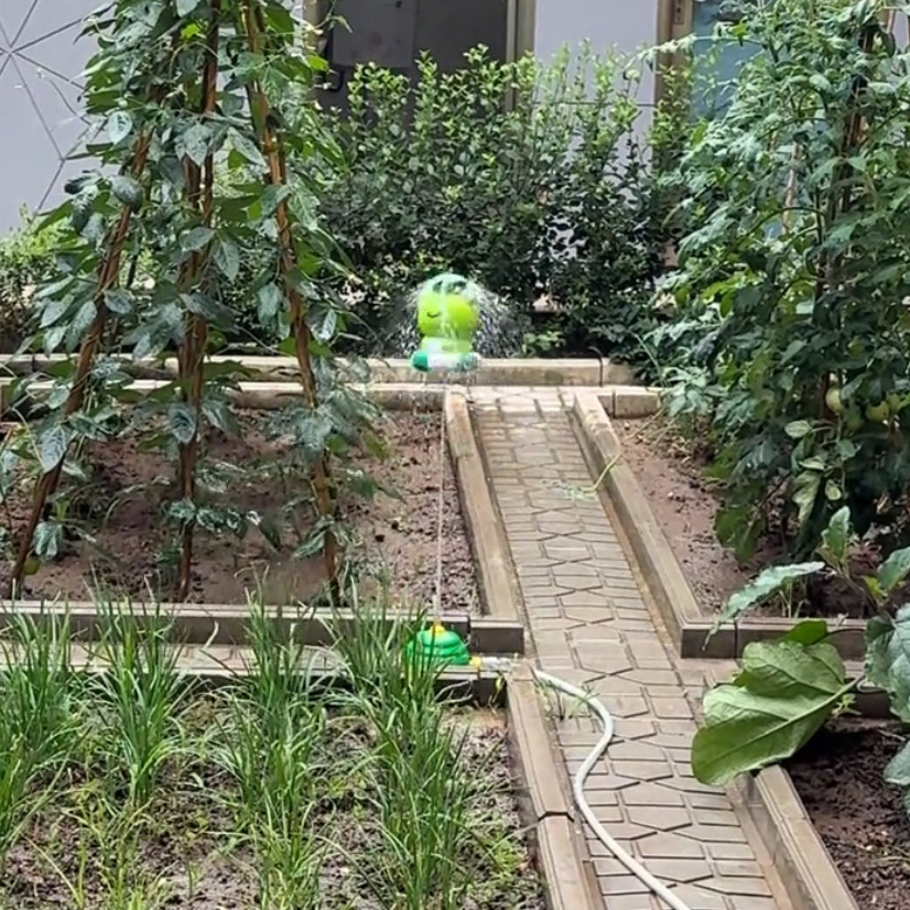 户外喷洒式儿童玩具飞天喷水花洒戏水玩具夏季旋转浴室洒水浇花