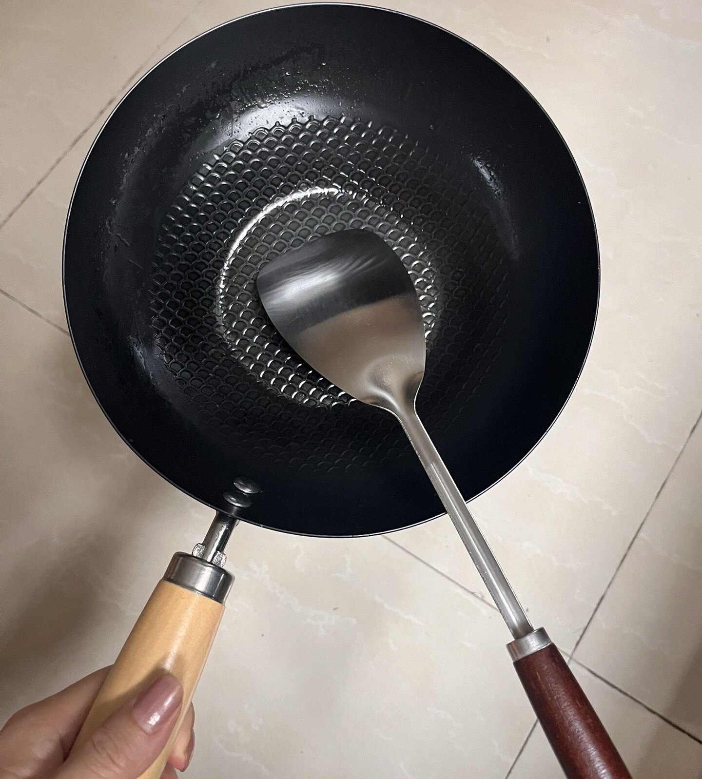 新品炒菜锅精铁炒锅不粘锅家用无油烟平底锅电磁炉燃气灶通用锅具
