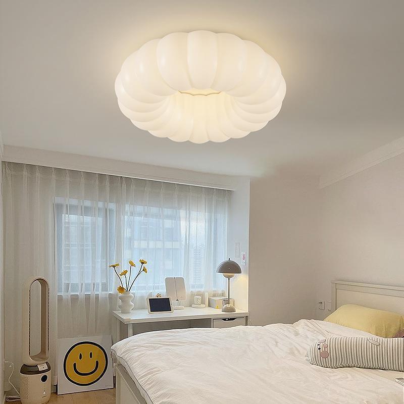 全谱护眼卧室云朵顶灯奶油风南瓜现代简吸约儿童男孩光房UGC灯间