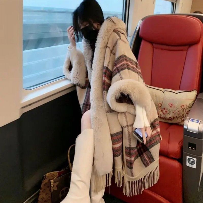 网红外套加绒外套女连帽大衣披风苏加绒加厚披肩连帽毛领斗篷洋气