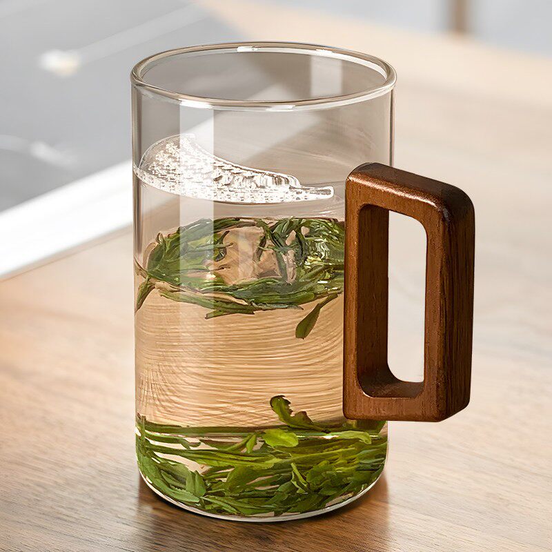 绿茶月牙过滤泡茶木把手玻璃水杯图片