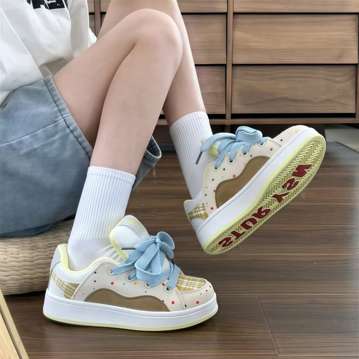 多巴胺设计感板鞋女ins潮2025春新款小众百搭休闲厚底增高面包鞋