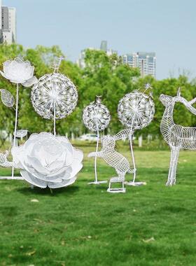 户外不锈钢花朵蒲公英镂空鹿蝴蝶兔子雕塑公园林草坪景观装饰摆件