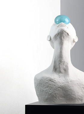 大堂客厅摆设蓝色抽象人物无脸男雕塑丑萌摆件大号落地办公桌好物