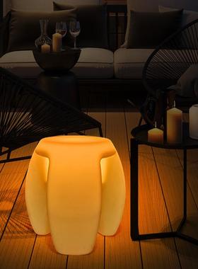 L创ED发光酒吧凳滚塑约七BXP彩变色酒店清吧KVT意三脚塑简料吧凳