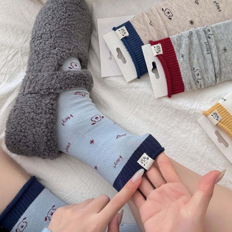 袜子女秋季新品中筒袜小清新日系卡通布标小狗女袜简约字母堆堆袜