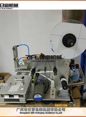 广州半自动防晒霜平面贴标机 辣椒酱方瓶贴标设备 方型纸盒贴标机