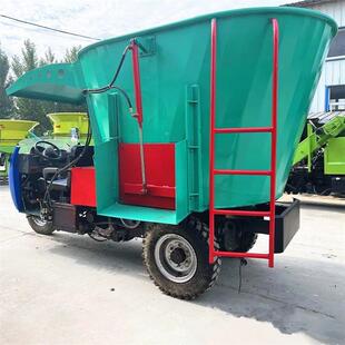 草料喂3双立NFC方电动投场车 养殖饲料喂料车 牛羊饲料侧撒料车