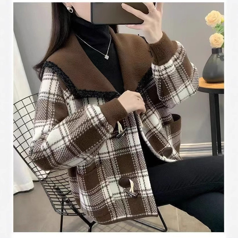 复合龙凤呢大码胖秋冬外套小香风格子开衫外搭牛角扣珍珠绒上衣