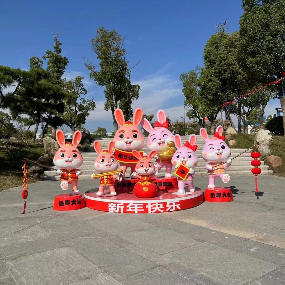 玻璃钢新年兔子雕塑兔年萝卜吉祥物户外商场春节喜庆装饰模型摆件