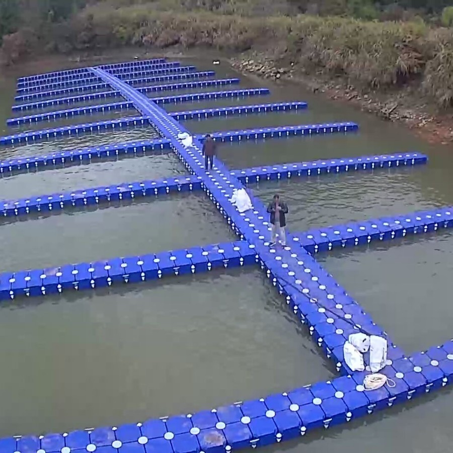 海上塑料浮筒靠船码头泊位