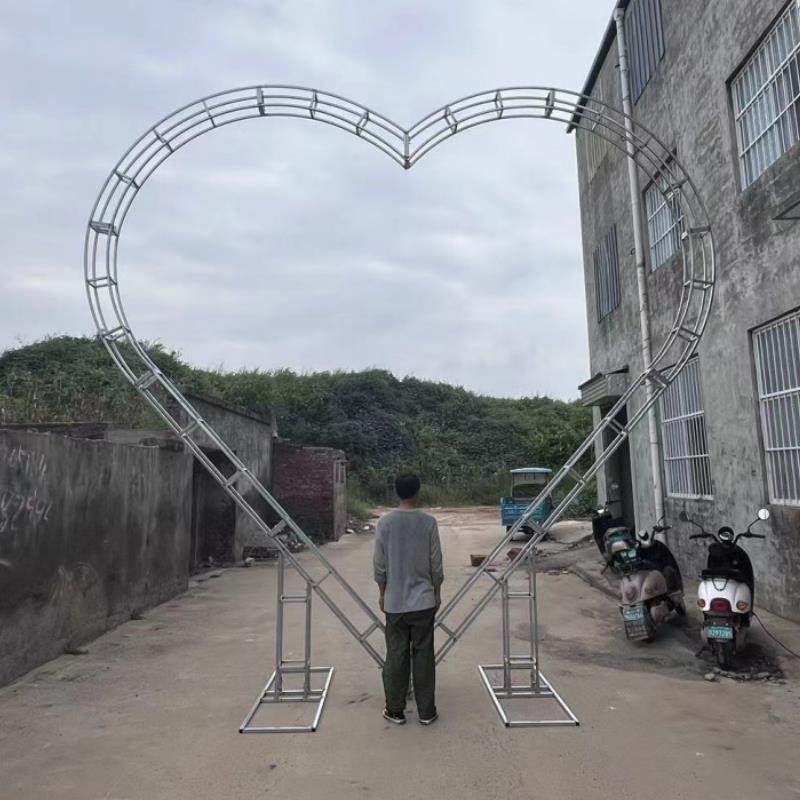 户外巨型爱心铁艺桁架道具架子商场演出活动烟花秀心形装饰拱门