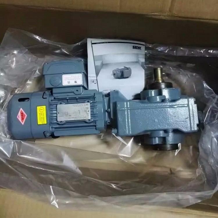 S------E-------W斜齿轮减速电机R77DRN100LS4/BE5可调速