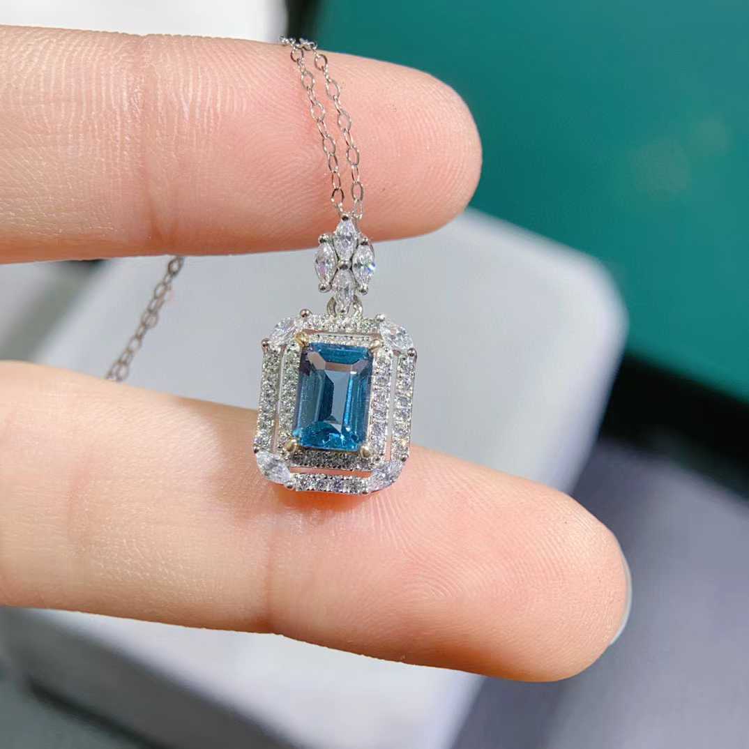 天然伦敦蓝托帕石项链