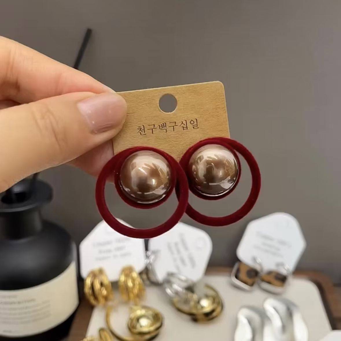 银针秋冬红色植绒圈圈珍珠耳环新款爆款高级感轻奢耳饰女,珠宝/钻石/翡翠,耳饰,淘宝优惠券,粉丝福利购,淘宝优惠卷