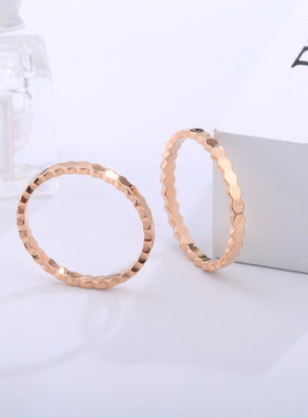 2025潮流几何钛钢菱形戒指18k蜂巢设计不掉色时尚日韩风装饰精品