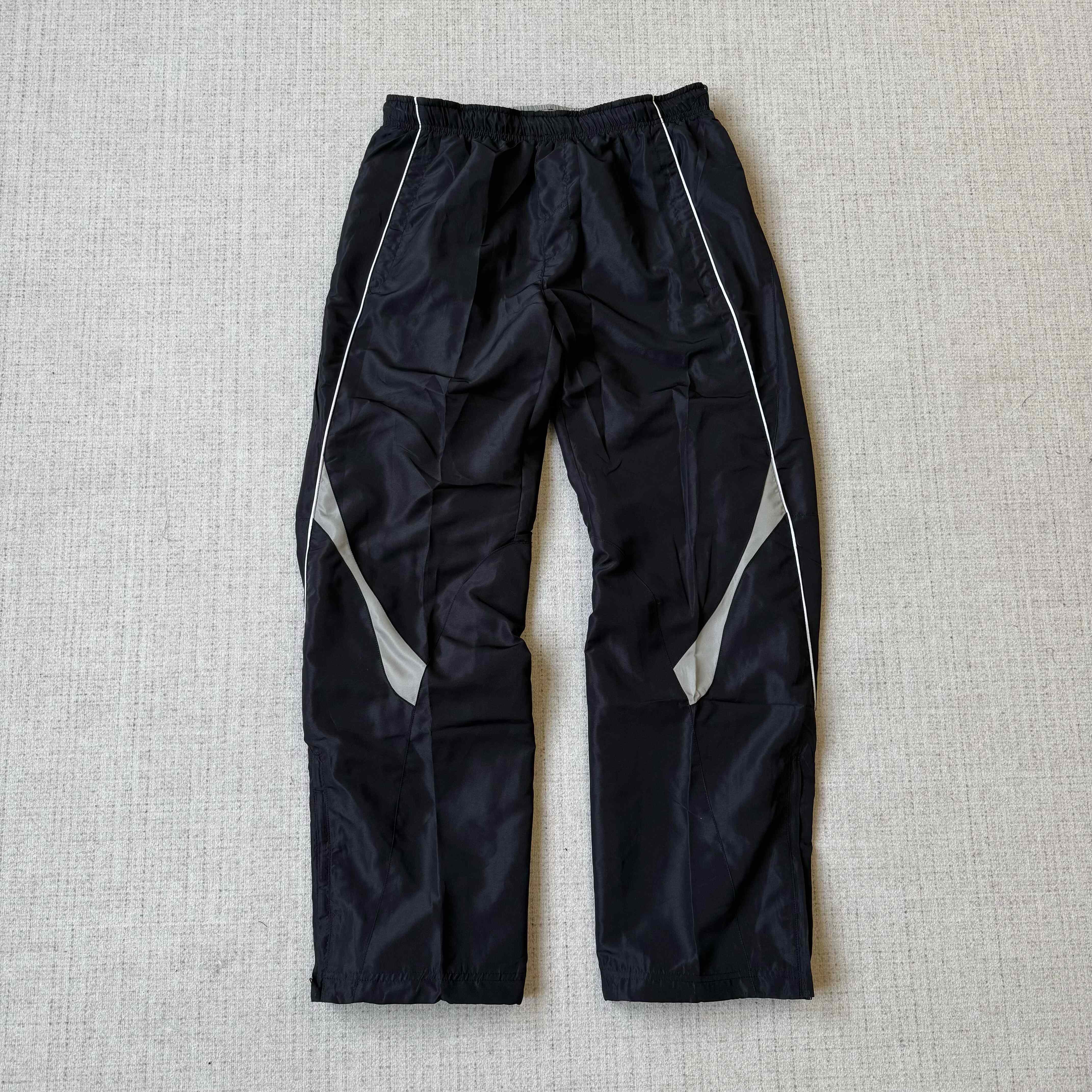 Black Pants with Oblique Edges