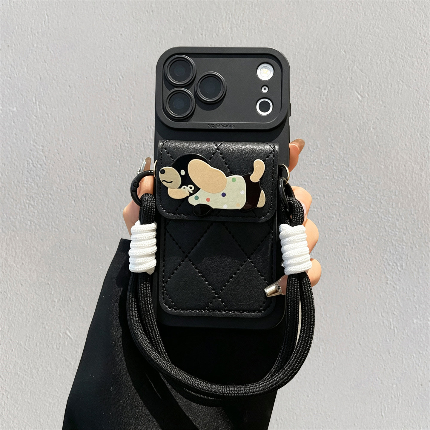 黑色卡通小狗零钱包适用苹果17promax手机壳新款iPhone18pro背带式15/14plus挂绳12小众13全包防摔16保护套女