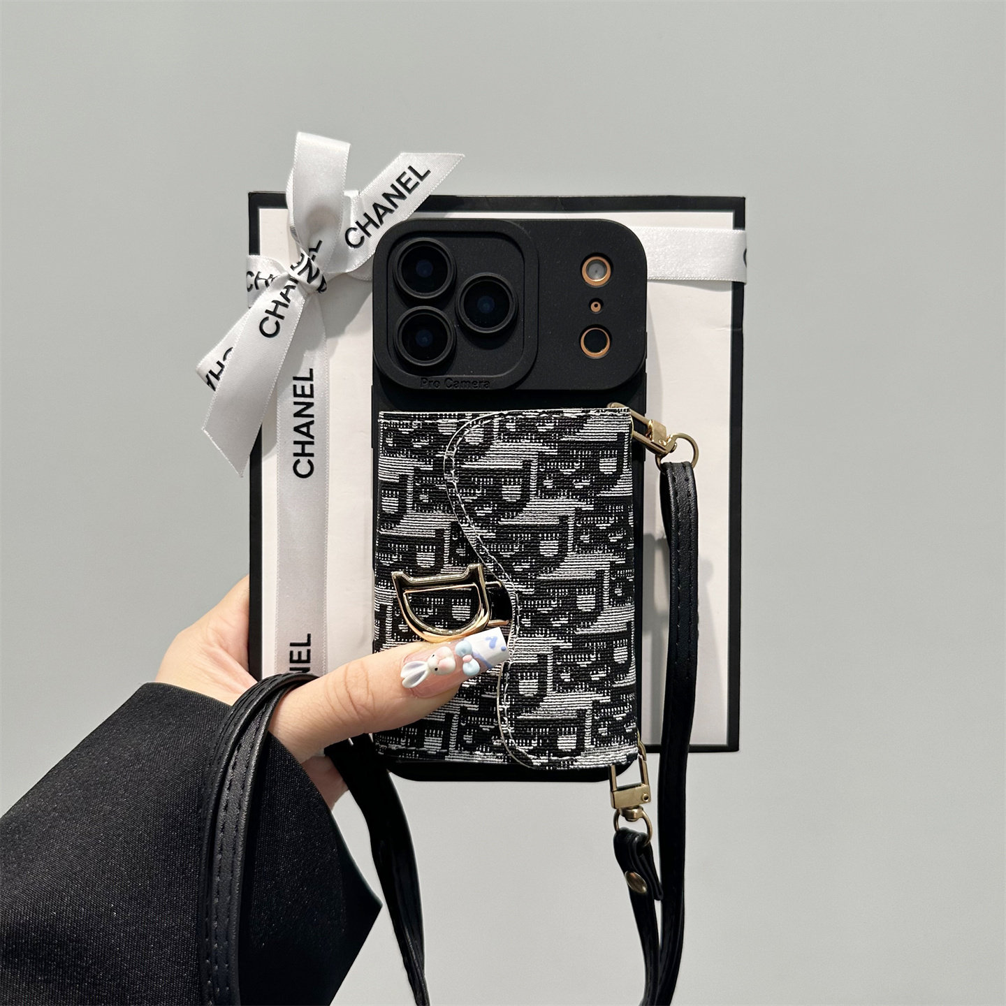 黑色字母马鞍包适用华为pura80pro手机壳新款pura70斜挎背带mate80复古风mate70/60pro女p60全包nova14防摔女