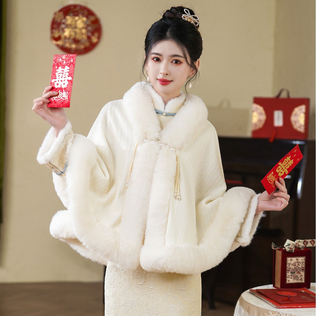 白色披肩新娘婚纱礼服搭配旗袍秋冬季新款加绒加厚高贵新中式外搭