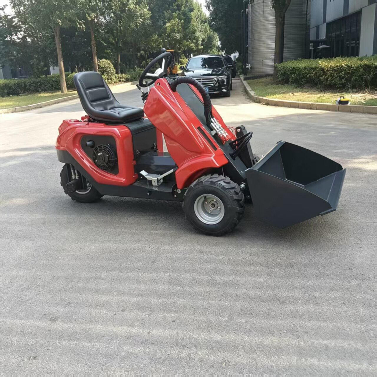 出口欧洲 HT130 坐驾式小型装载机 农用工程两用迷你铲车装载机