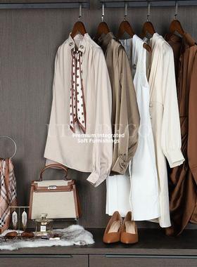 衣帽间摆件衣服连衣裙驼色主题衣柜软装组合套装轻奢样板间装饰品