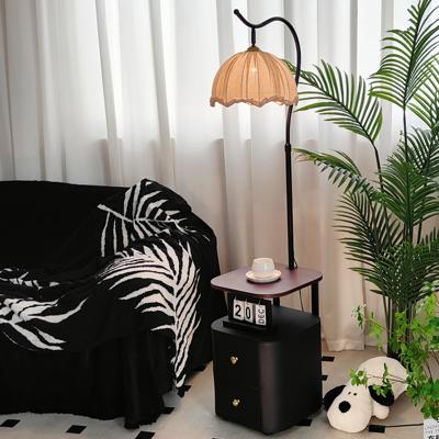 中古风新款床头柜落地灯法式客厅卧室轻奢高级感实木置物立式台灯