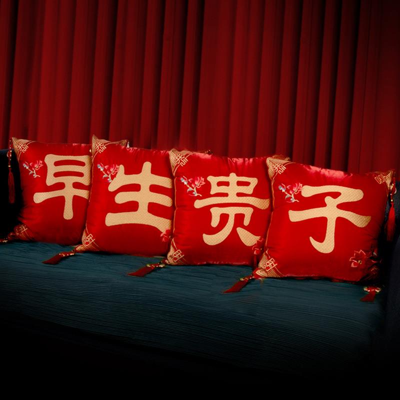 结婚用品新款婚房布置中式沙发靠垫靠枕红色绒布刺绣流苏新人抱枕