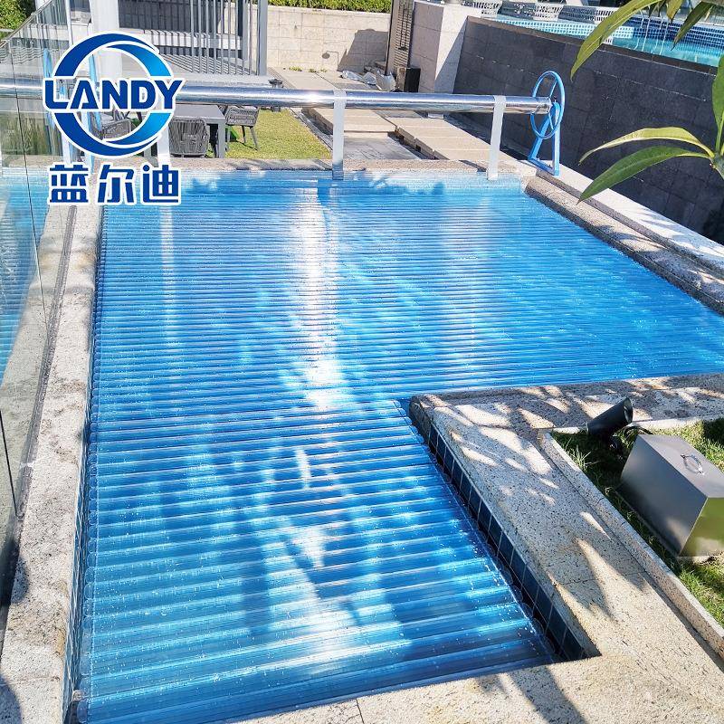 游泳池遥控卷轴伸缩盖保温电动浮盖一键智能遥控快速开闭厂家供货